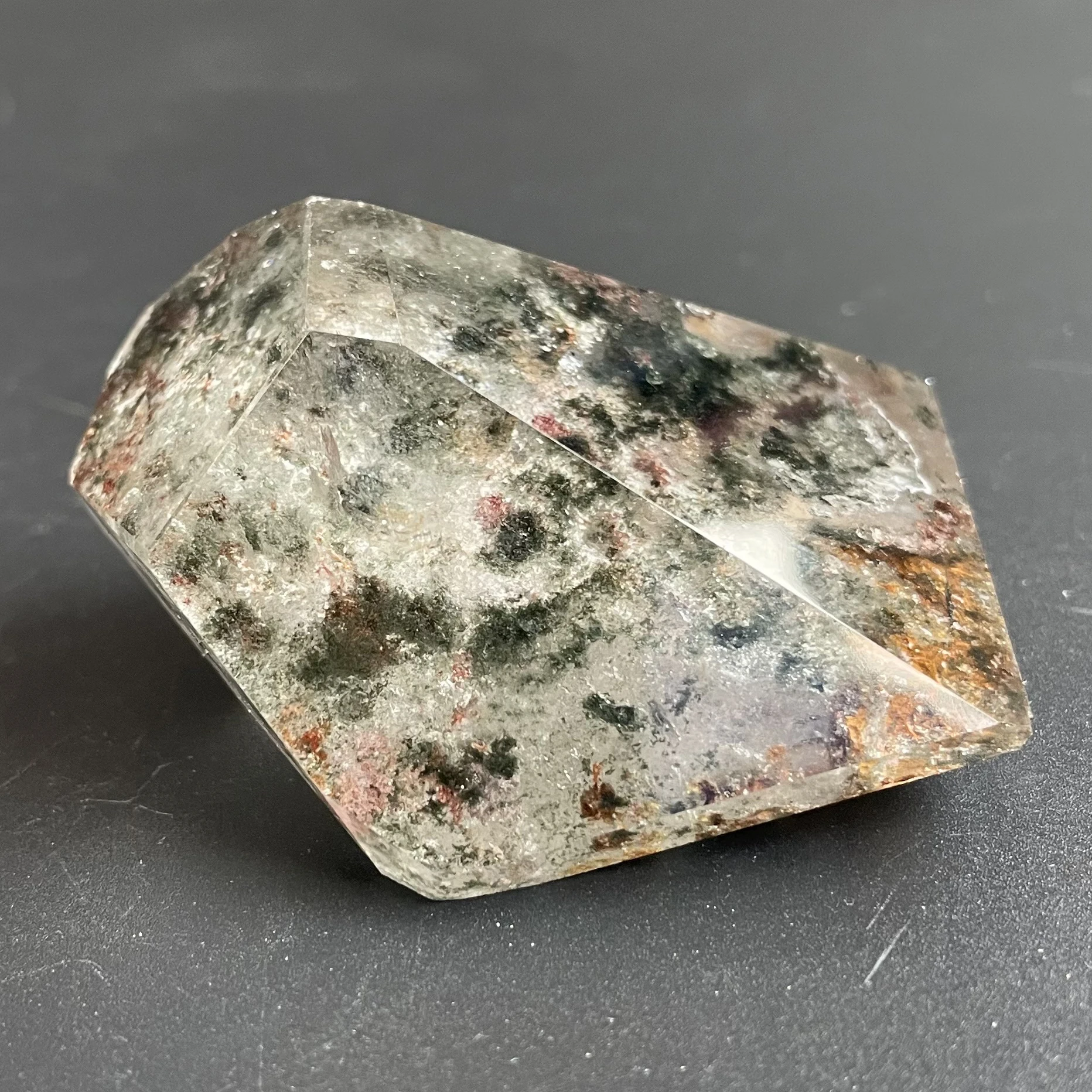 

125 г Натуральный Зеленый Фантом без формы, хрустальный камень, украшение, шероховатый полированный кварцевый камень, восстанавливающий форму Z899