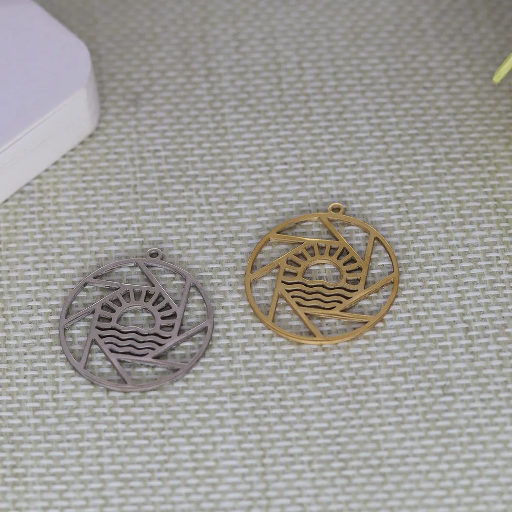 

3pcs/Lot Diy Sun at Sea Fastion Geometric Figure Stainless Steel Gold Silver Pendants Woman Man Charms Jewelry Gift Accessories