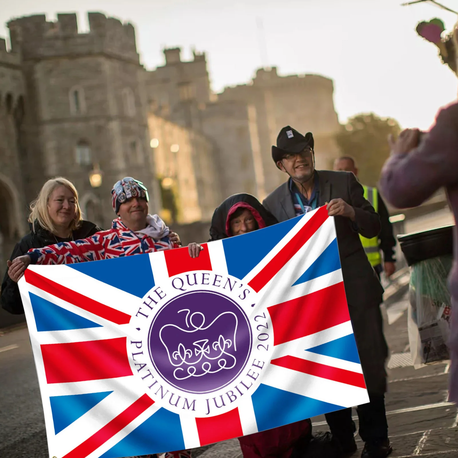 

Queen Elizabeths Plati-num Jubilee Flag 3x5ft Union Jack Flag For Her Majesty The Queen 70th Anniversary Street Party Giant