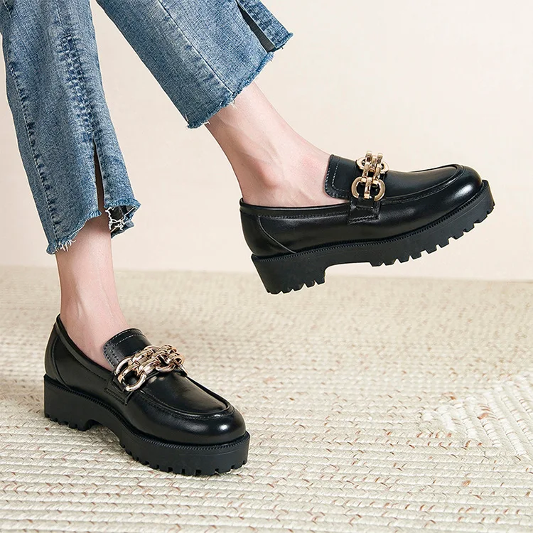 

Fashion New Patent Leather Shallow Mouth with Chains Loafers Flats Plus Size Women Shoes 41 42 43