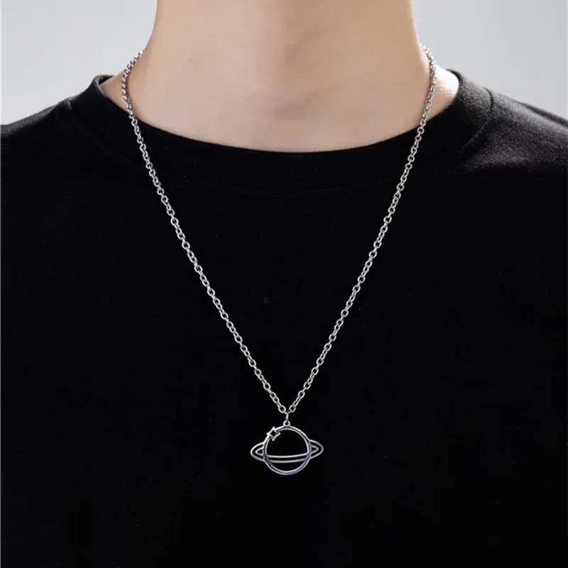 Серебряное ожерелье на Хэллоуин