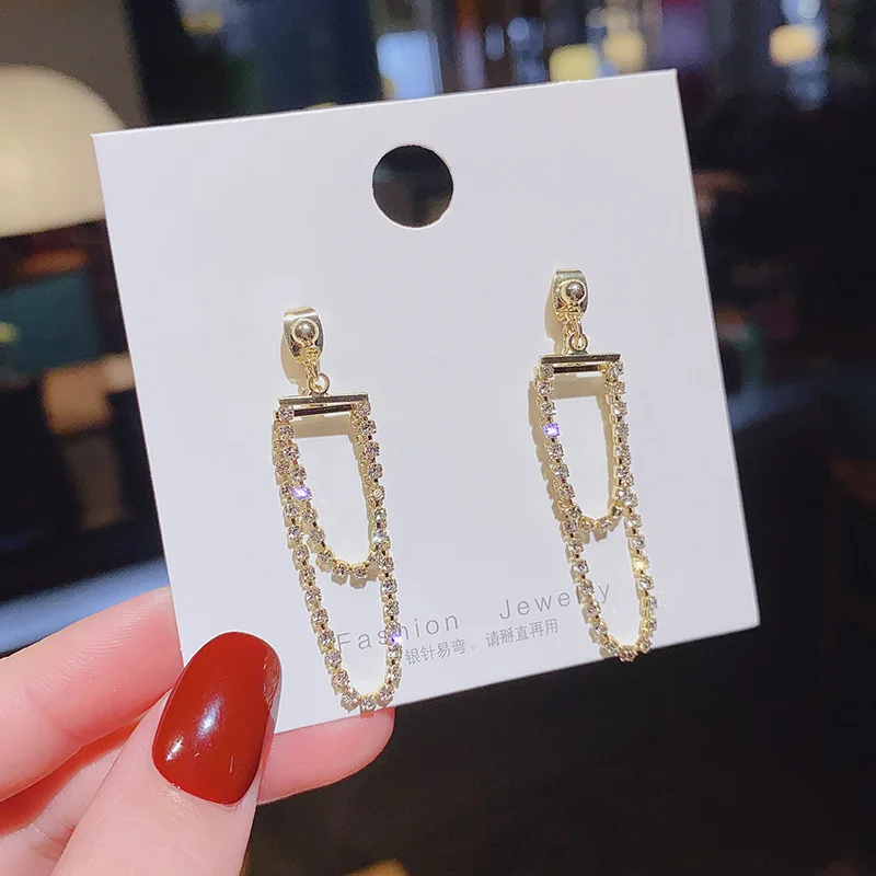 

Женские серьги-гвоздики с кисточками, серебро пробы