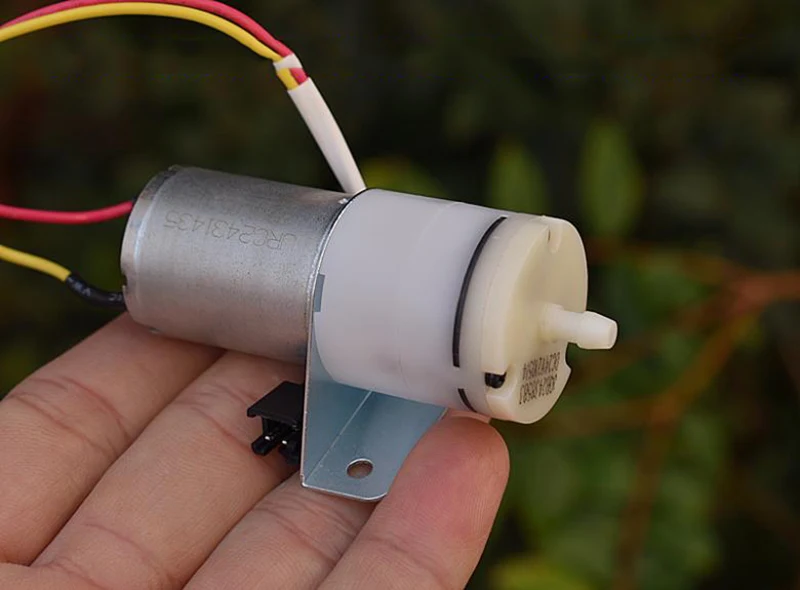 

JQB2438 DC 24V Large Flow Small Mini 370 Motor Air Pump Micro Diaphragm Oxygen Pump with bracket DIY Aquarium Water Fish Tank