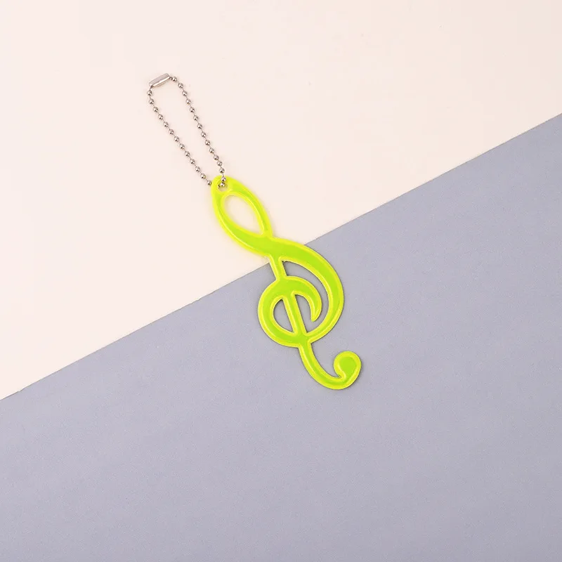 2 шт., цветная музыкальная нота, светоотражающий кулон из ПВХ, детский школьный брелок для ключей, подвеска для ночного бега, езды на велосипеде, светящаяся предупреждающая бирка в темноте