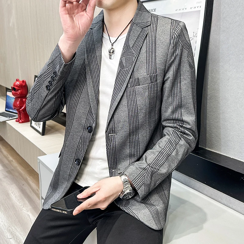 

Новый мужской костюм в полоску, приталенные повседневные куртки для мужчин, Блейзер, модное пальто, простая мужская одежда с двумя пуговица...