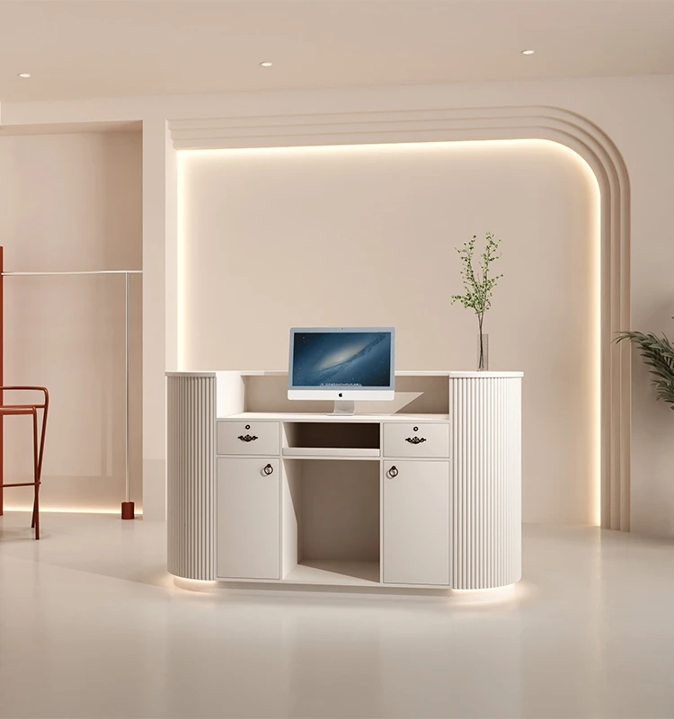 Простой современный стол для магазина одежды изогнутая панель оформления заказа