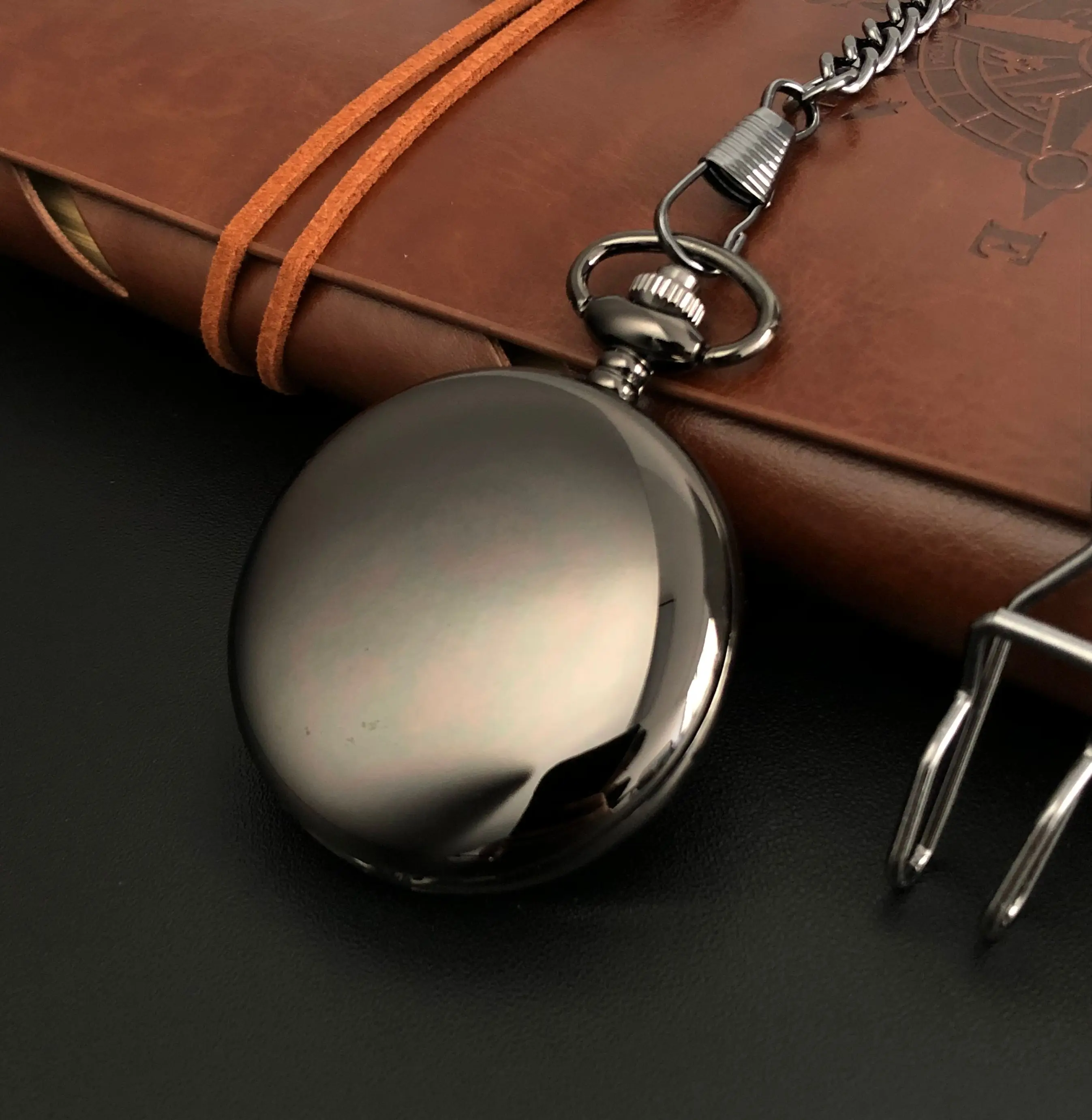 

Luxury Pure Color Without Pattern White Shell Dial Roman Numera Quartz Pocket Watch Necklace Pendant Gift For Women Or Man
