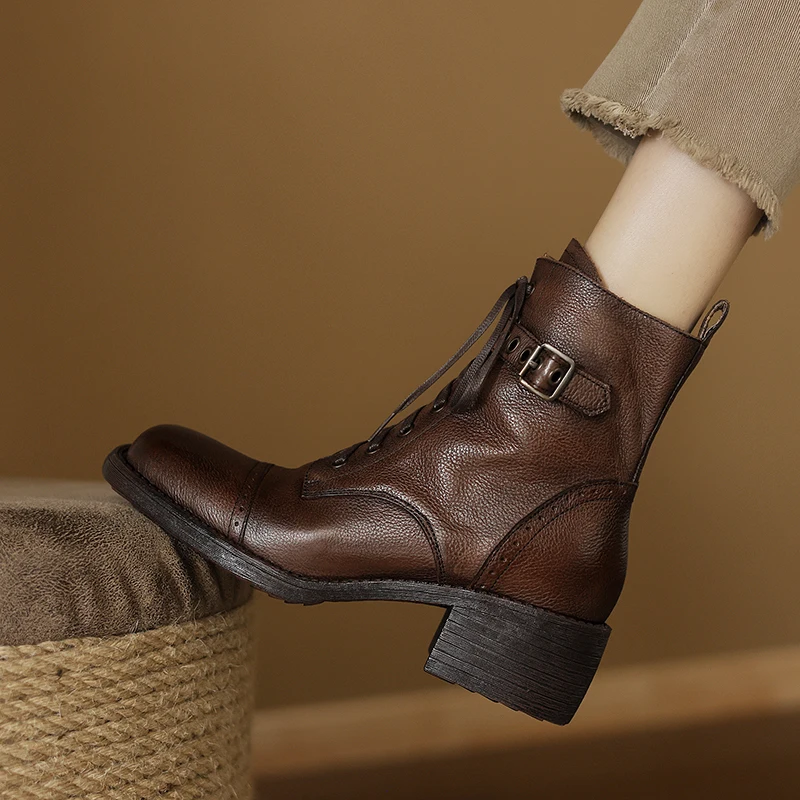 Женские ботинки из натуральной кожи на массивном каблуке