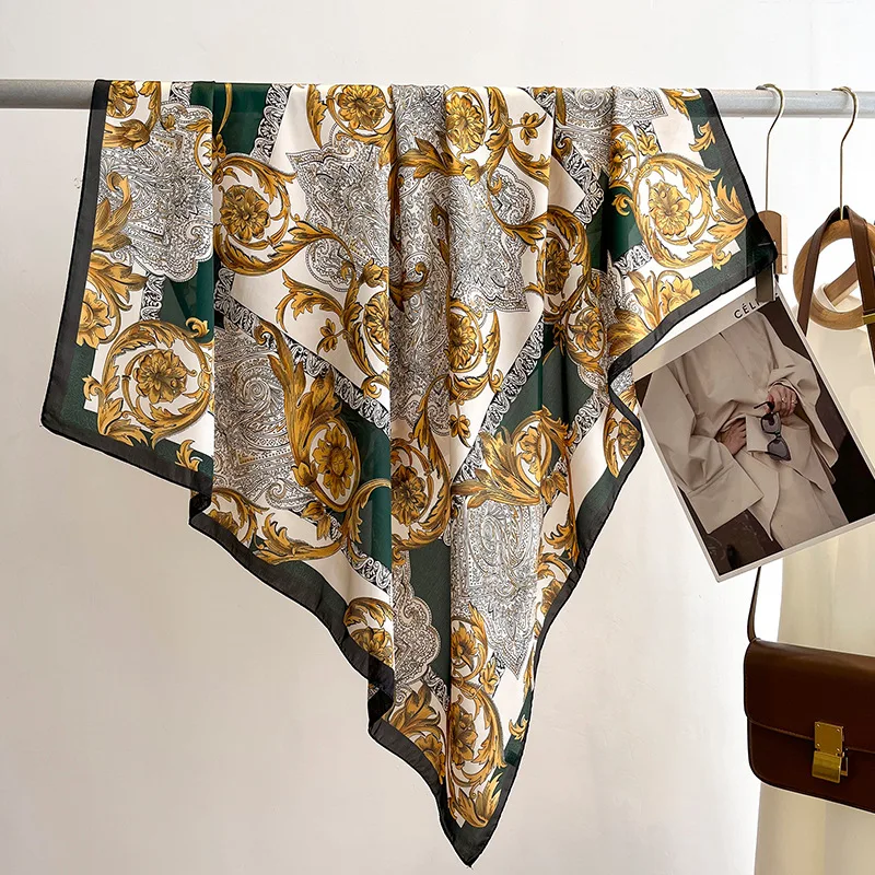 Рисунок 3 - Женский саржевый квадратный шарф с принтом