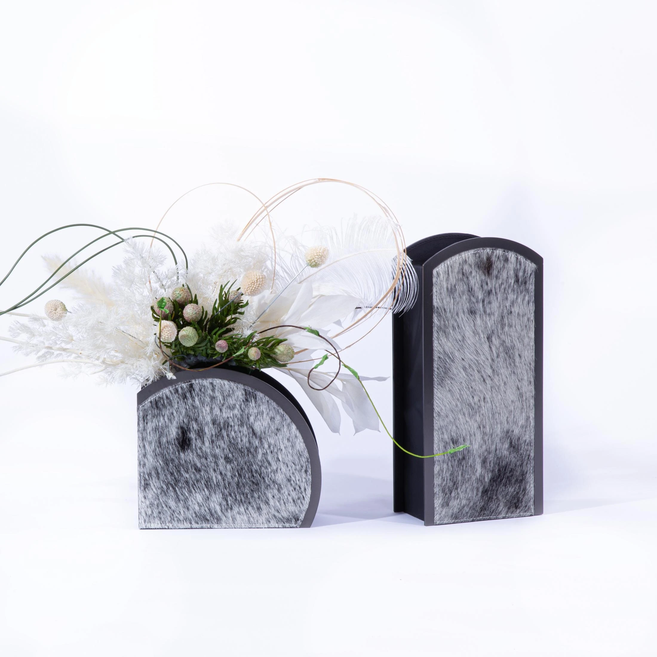 

Original Design Luxury Flower Vase Metal Wedding for Decor OEM /ODM Europe Style Supply Product Natural Leather