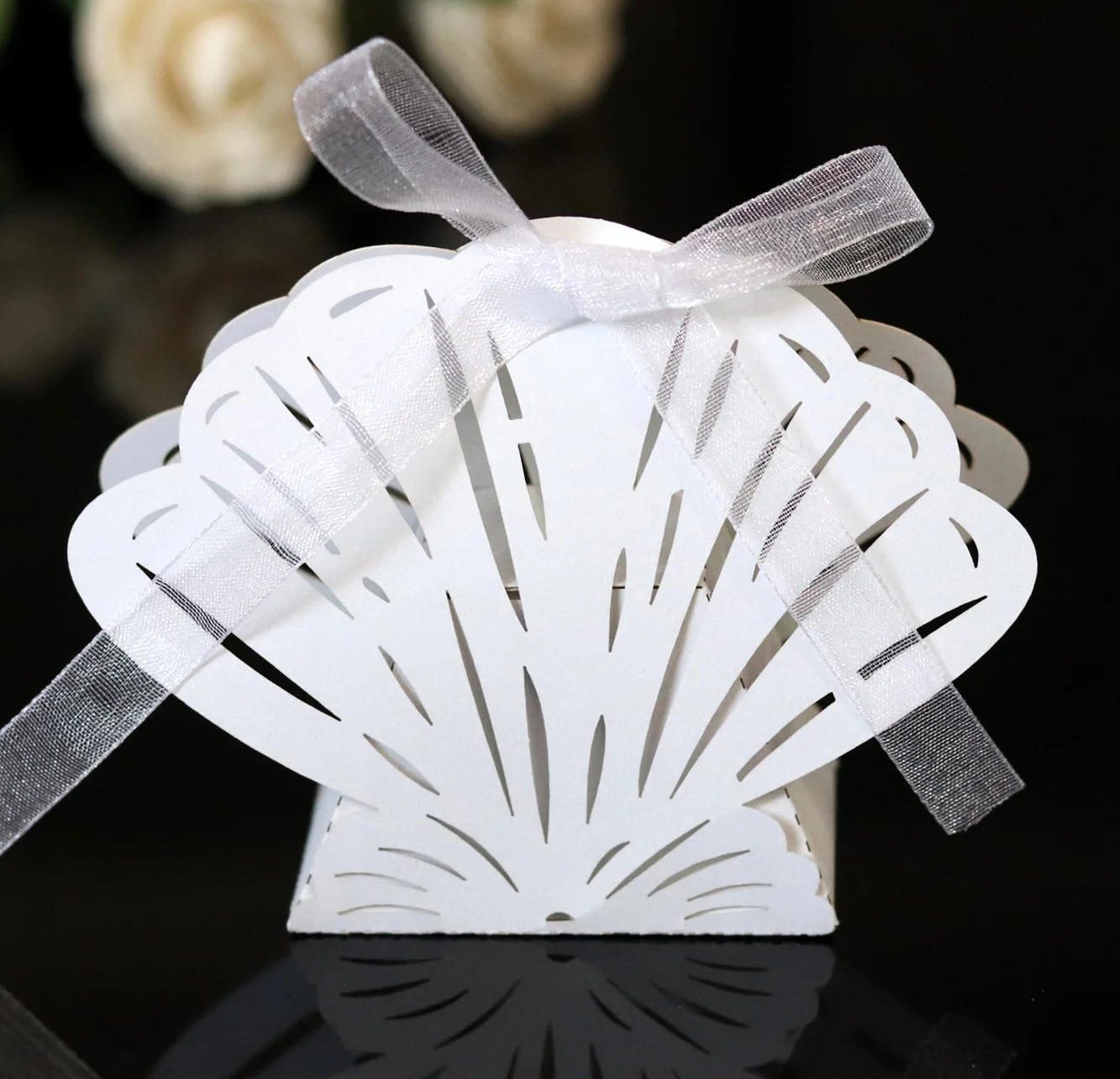 

Laser Cut Shell Flower Candy Boxes Favor Gift Boxes With Ribbon Baby Shower Birthday Wedding Party Event Favor Decoration