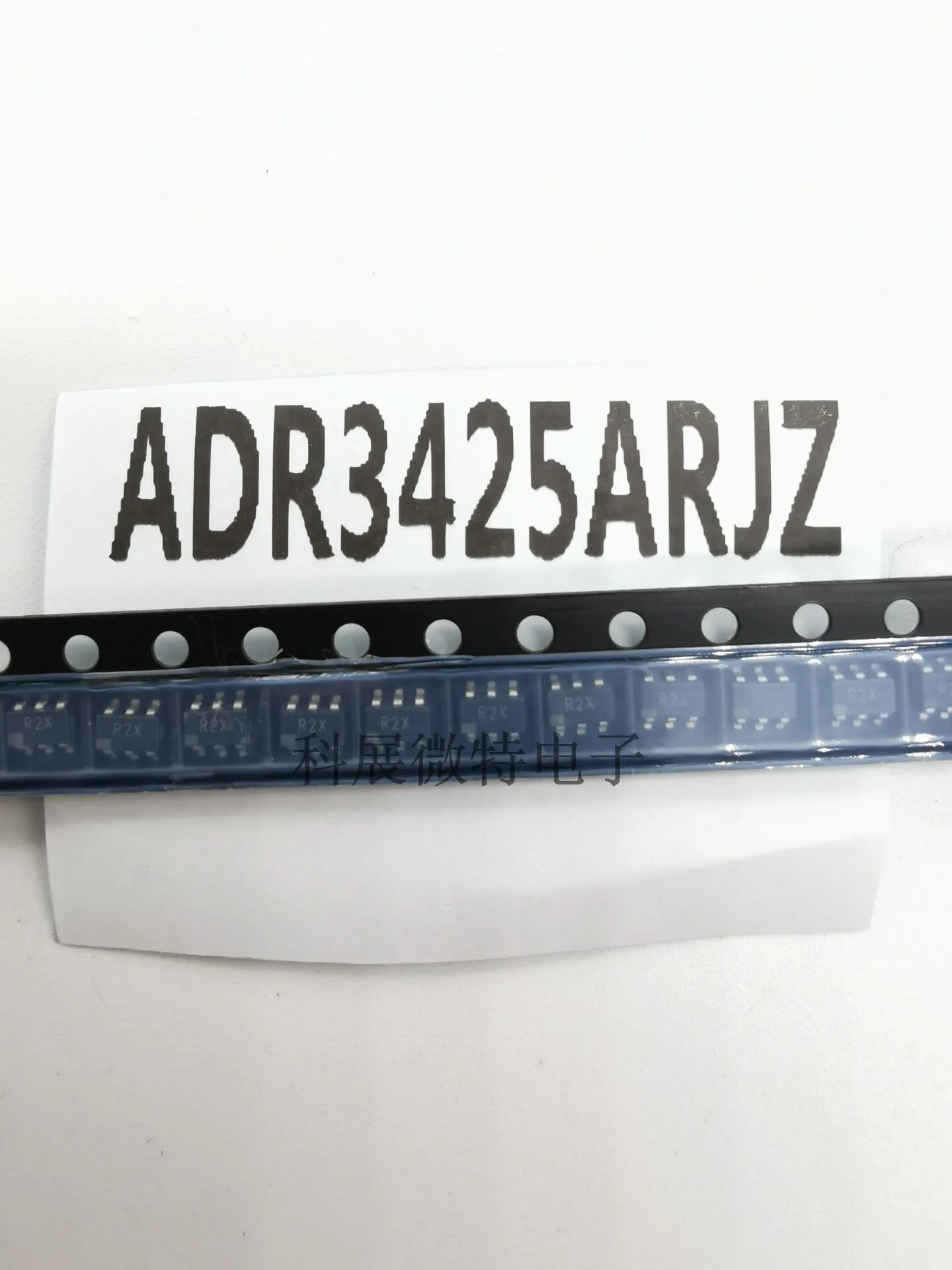 

ADR3425ARJZ ADR3425AR SOT23-6 встроенный чип, оригинальный новый