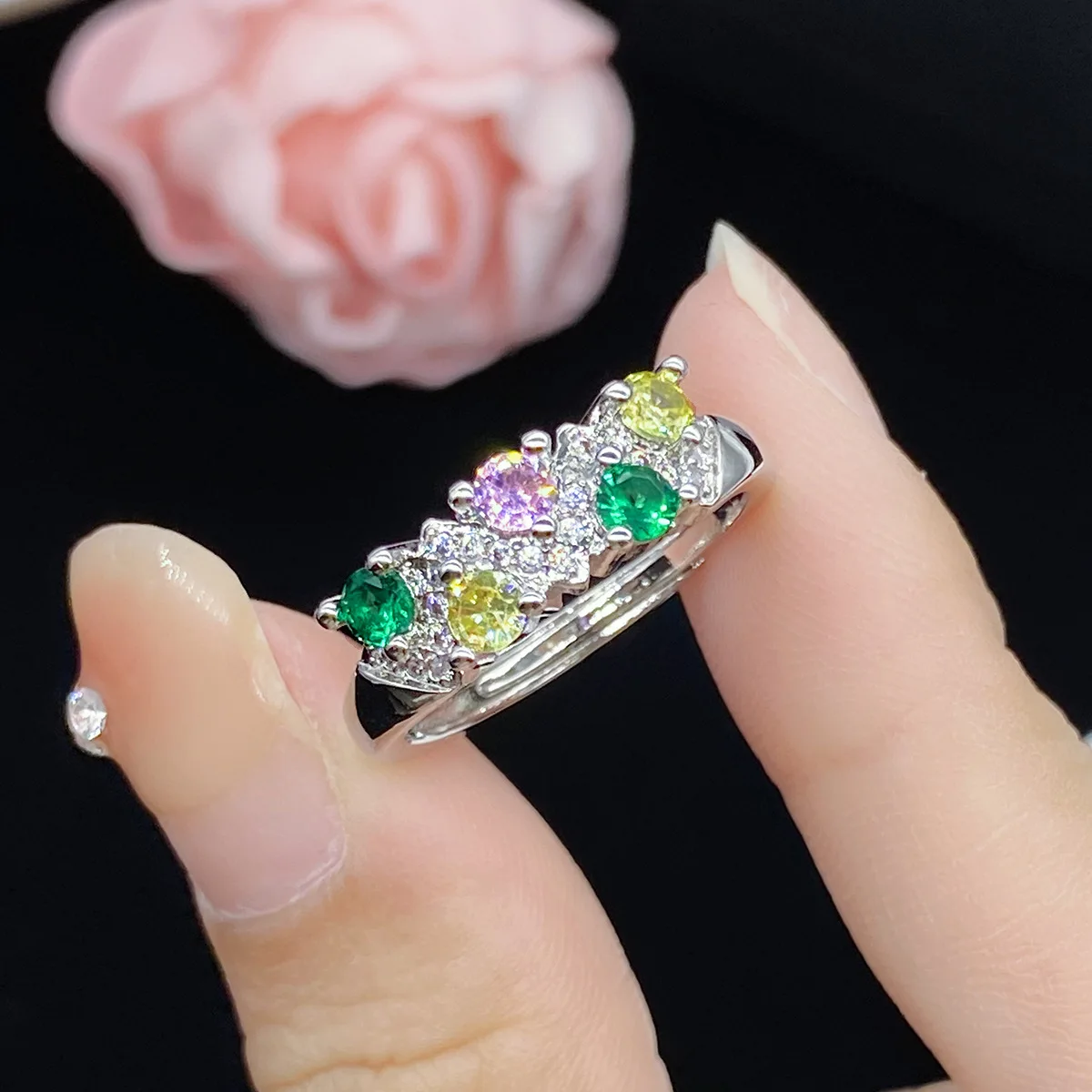 

Женское прямоугольное Открытое кольцо с фианитом, розовое золото