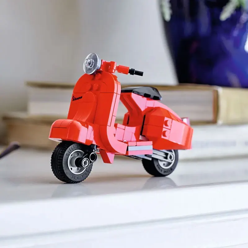 

Креативная экспертная серия Vespa красный мотоцикл, совместимый с 40517 строительными блоками, 118 деталей, кирпичи, игрушки, набор моделей, подар...