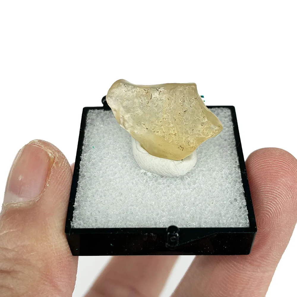 

Натуральный метеорит из стекла, Ливия