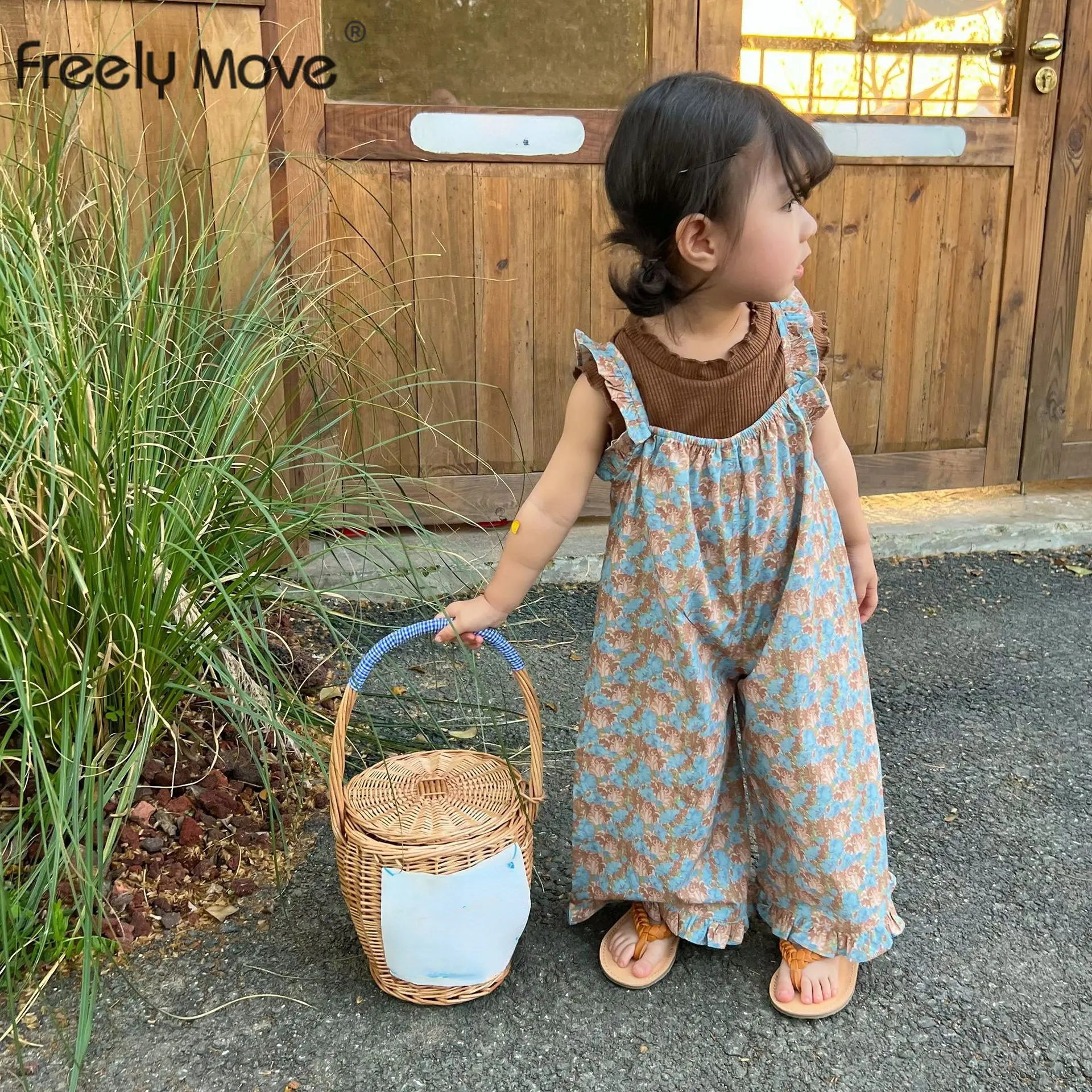 

Комбинезон для девочек с цветочным принтом и оборками