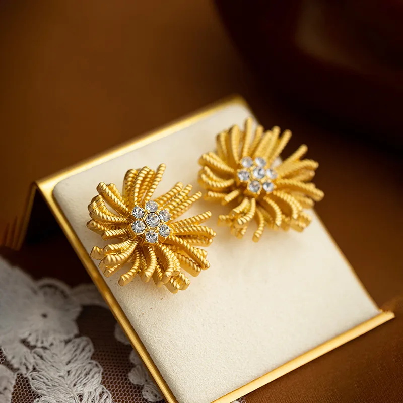 Модные геометрические серьги-гвоздики с изображением фейерверка