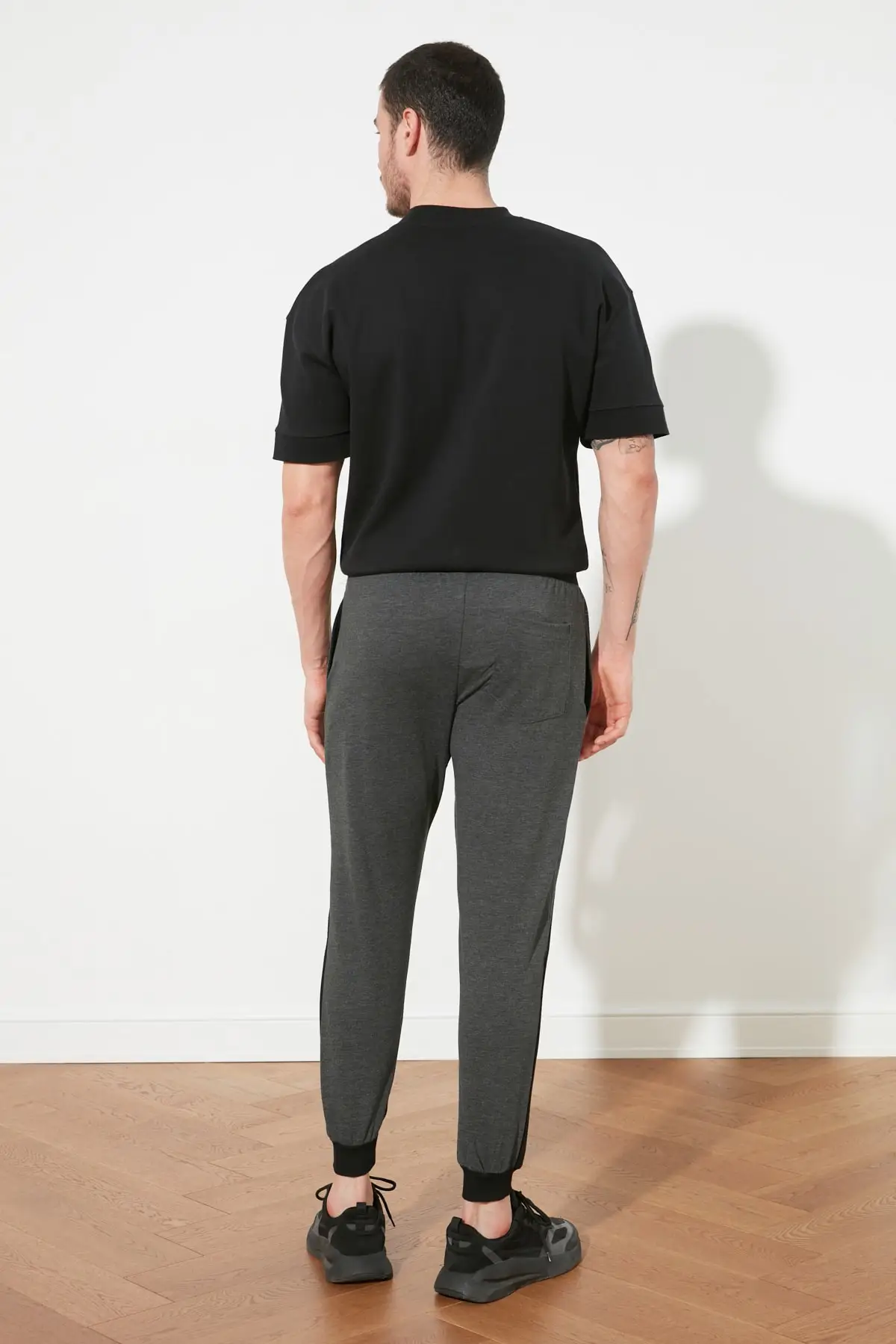 

Trendyol Men 'S Regular Fit Sweatpants TMNSS21EA0068