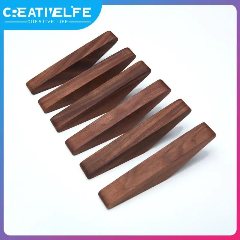 

Waterproof Moisture-proof Paste Hook Strong Load-bearing Strong Load-bearing Adhesive Design Three-sided Hooks Log Color 1pcs