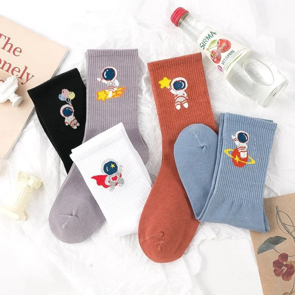 5 Pairs High Quality New Fashion Cute Women Cotton Socks Harajuku Kawaii Funny Spaceman Women Casual Cartoon Socks