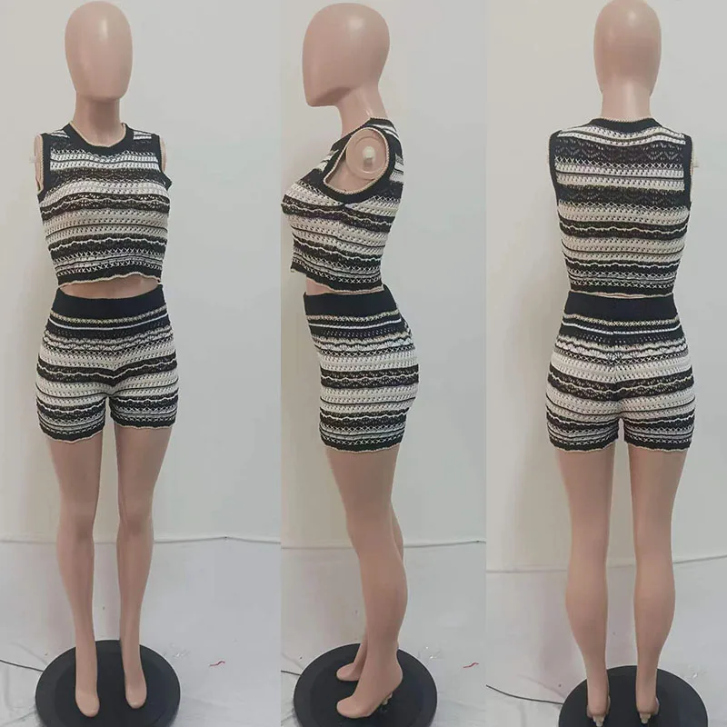 Женский трикотажный комплект из 2-х предметов короткий топ без рукавов и шорты в