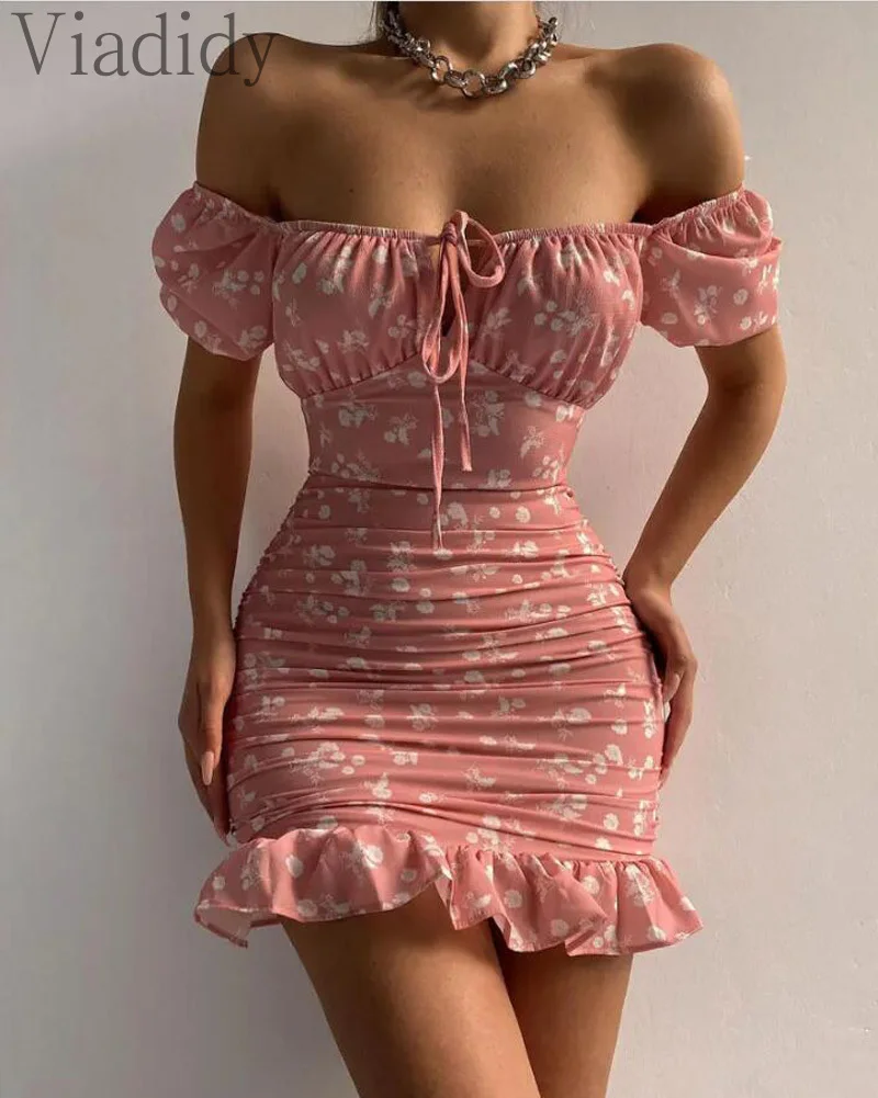 

Женское летнее сексуальное платье с открытыми плечами и рюшами