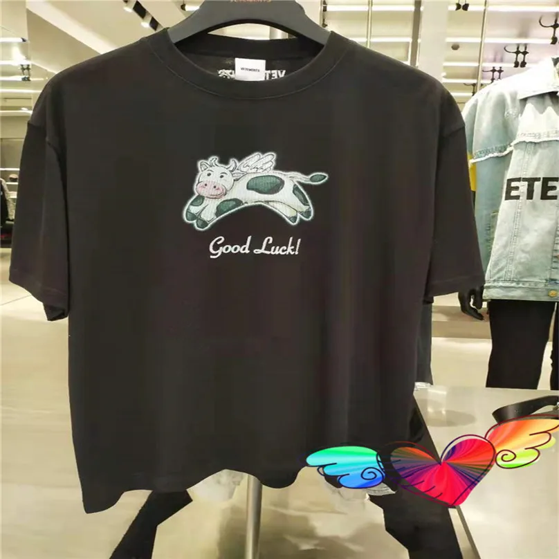 

Happy Birthday Vetements Tee Men Women High Quality Good Luck Cow Logo Vetements T Shirt Oversize Tops Black Short Sleeve