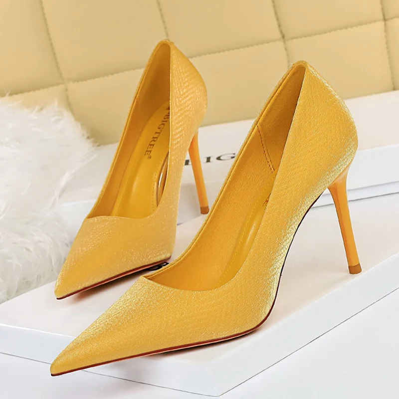 

2022 Luxury Women Bling 9.5cm Fetish High Heels Scarpins Lady Satin Pumps Burgundy Yellow Heels Nightclub Party Wedding Shoes