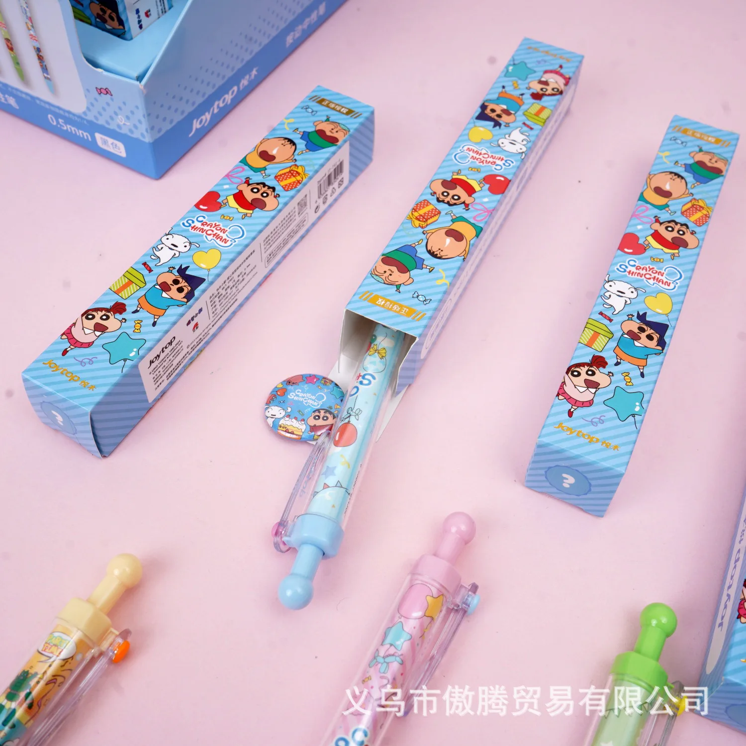 Фото Набор из 4 милых гелевых ручек Crayon Shin-chan, 0,5 мм, черные, для подписи, кавайные канцелярские товары, аниме-аксессуары для школы, креативные подарки №2