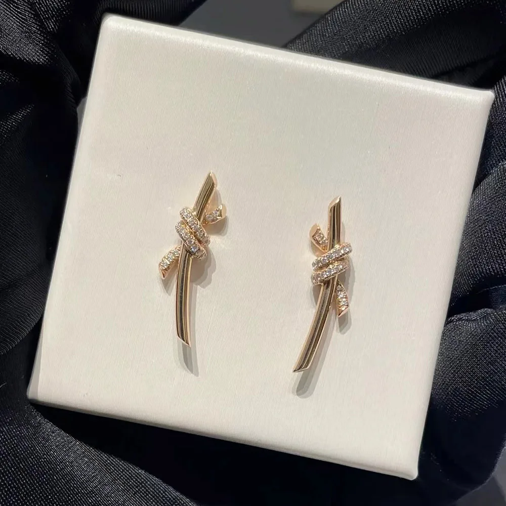 

Newest Fashion Women Men V Gold Material Fine Knot Stud Earrings Ear Pin Cute Pink 18K Rose Gold Plated Luxury Brand Accessories