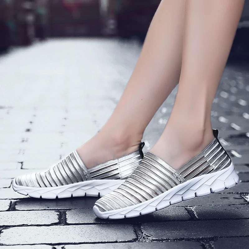 Fashion Light Casual Slip on Women's Vulcanize Shoes Breathable Air Mesh Soft Women Shoes Outdoor Walking Women's Flat Shoes 41