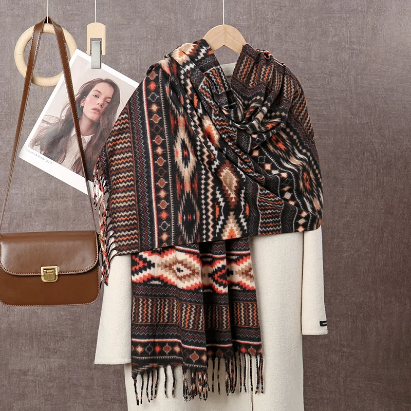 Кашемировый шарф с геометрическим ромбовидным рисунком зимний кисточками шаль