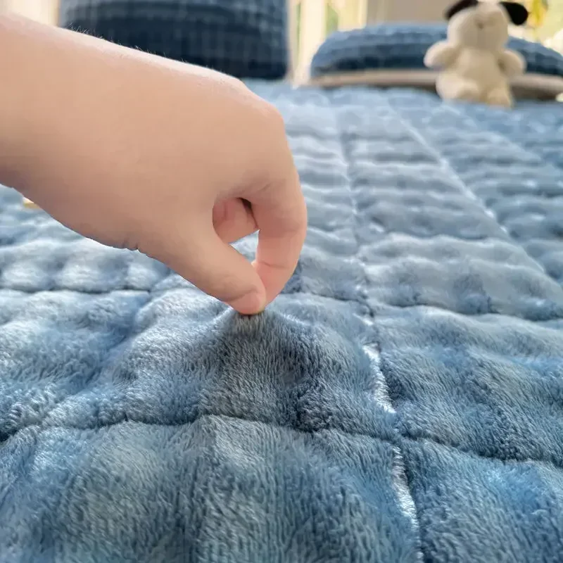 Зимние толстые теплые молочные бархатные наматрасники двуспальная простыня