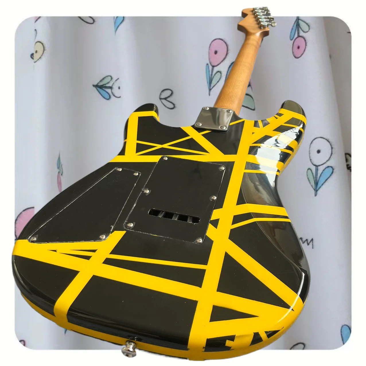 Электрическая гитара Заводская индивидуальная Кленовая шейка корпус в форме