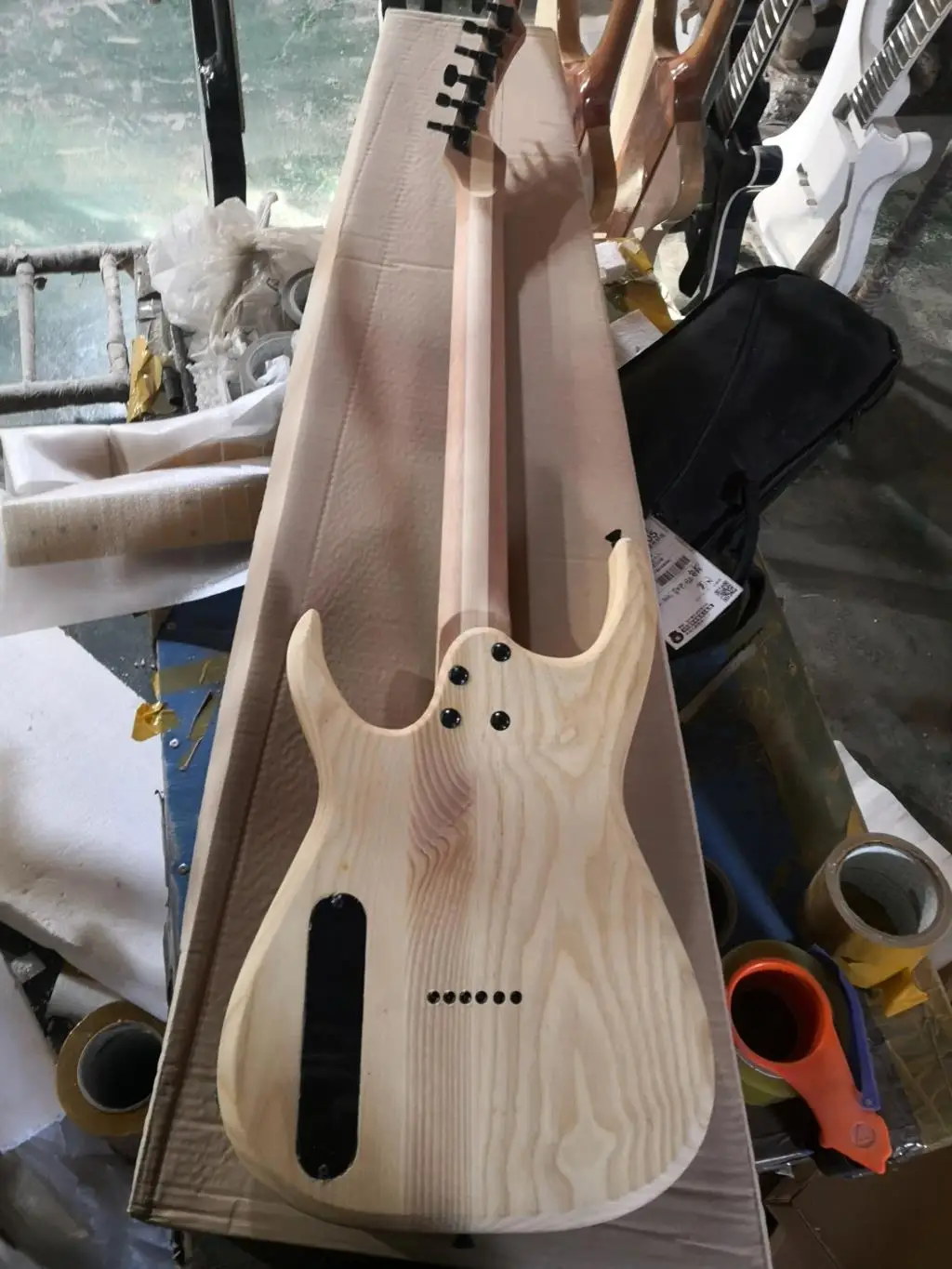 Оригинальная электрическая гитара из ясеня дерева цвета древесины 62