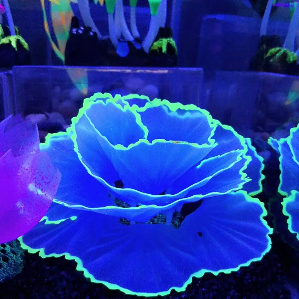 

1PC Flower Shape Glowing Effect Artificial Coral Decor Coral Ornaments Plant Ornaments for Fish Tank Aquarium Decoration