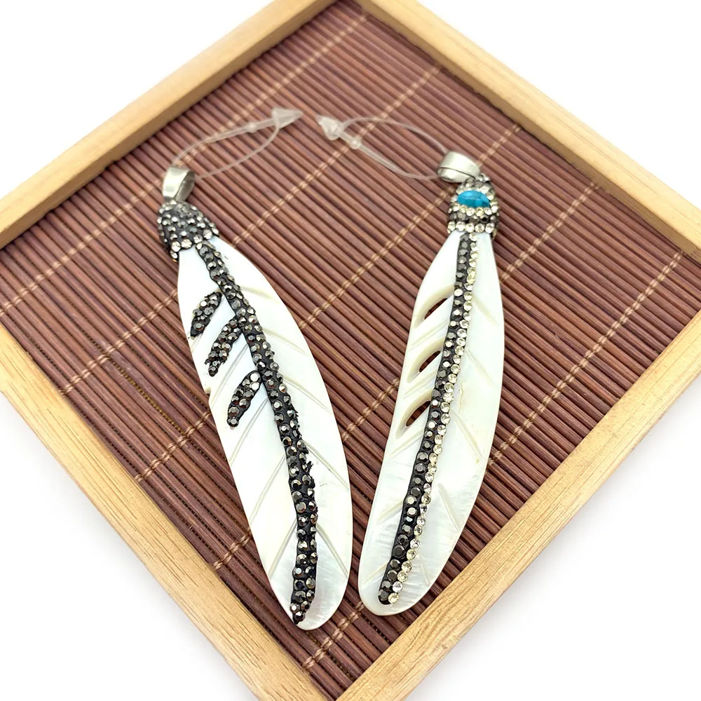 

Natural Freshwater Shell Pendant Leaf Shape Rhinestones White Inlaid Blue Carved Fashion Ladies Jewelry Bracelet Necklace