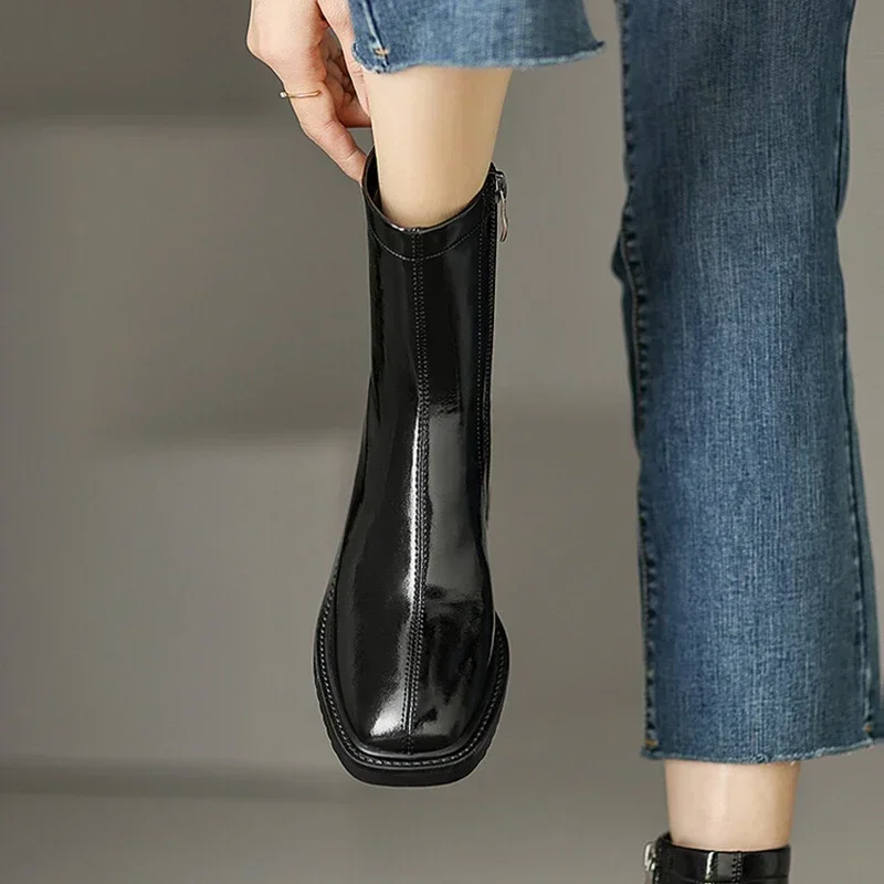 Женские зимние ботинки из спилока на массивном каблуке