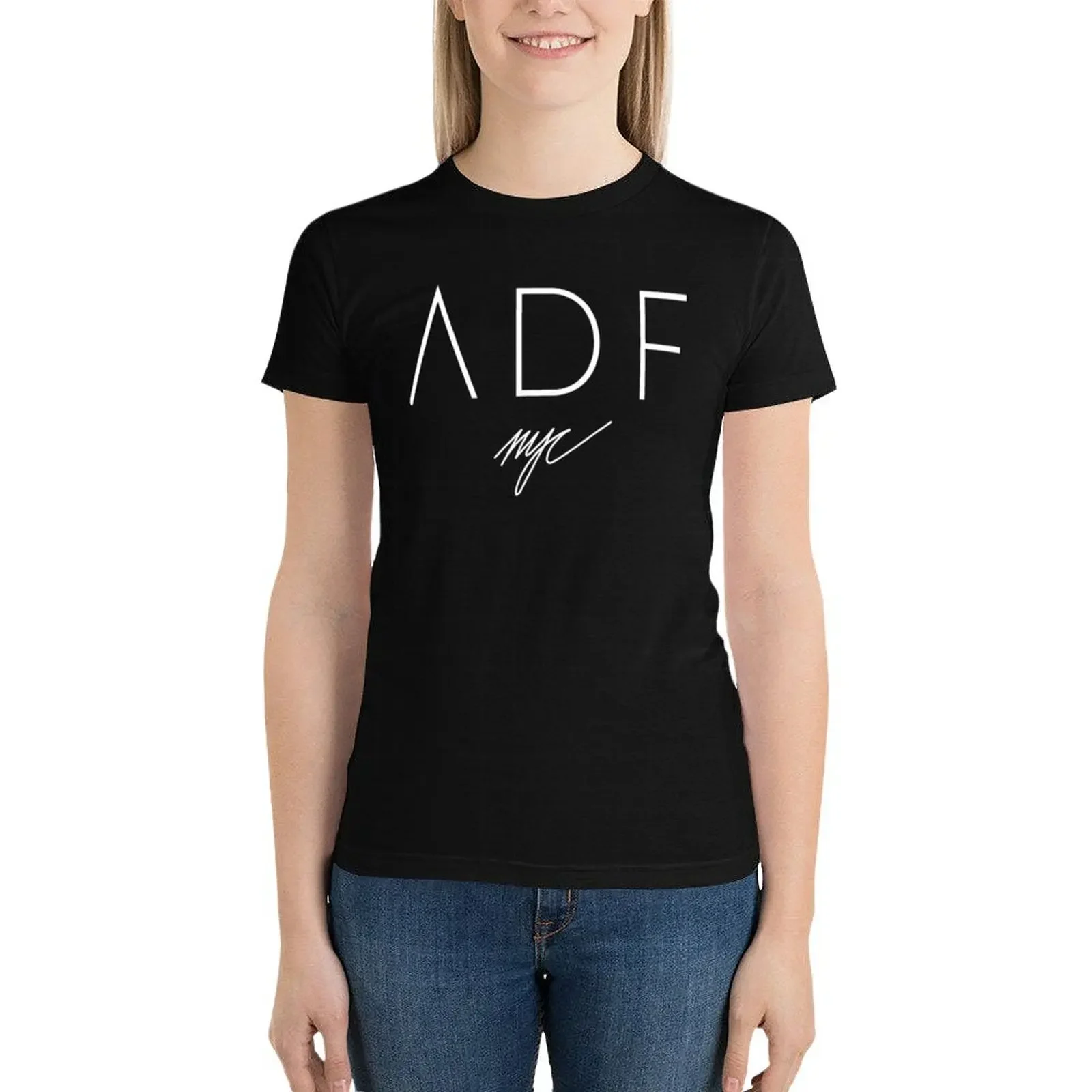 Классическая женская футболка ADF - Anna Delvey (белая) свободная Эстетическая одежда