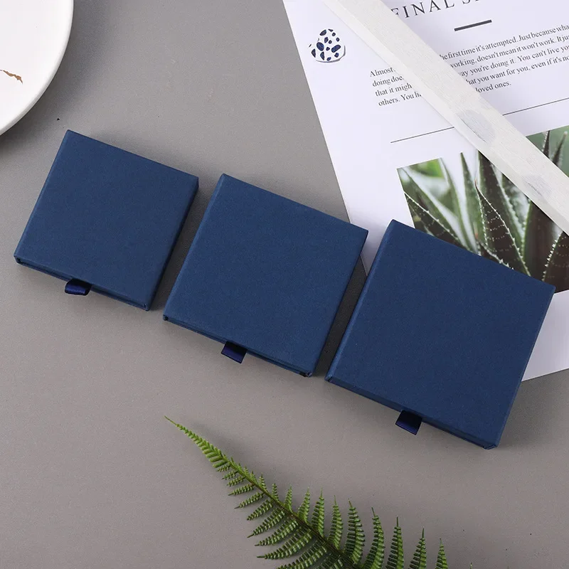 

Картонная подарочная коробка для украшений