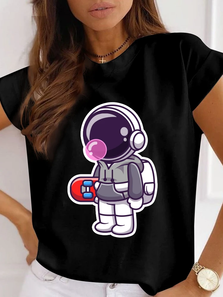 

Футболка с милым принтом астронавта, свободная летняя черная футболка с круглым вырезом, топы, женская одежда, повседневная футболка с коро...