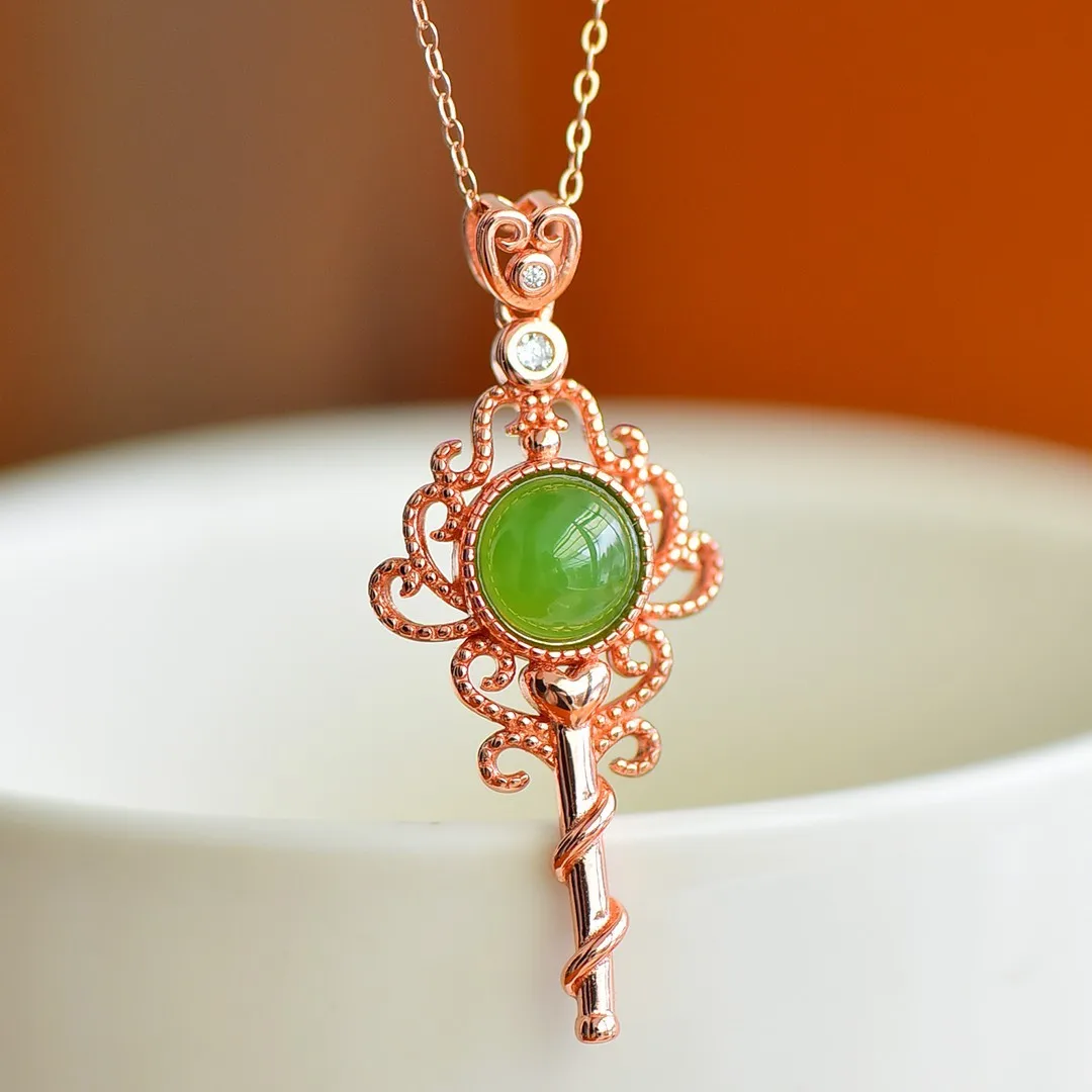 

Женское ожерелье с подвеской в виде Зеленого Нефритового ключа