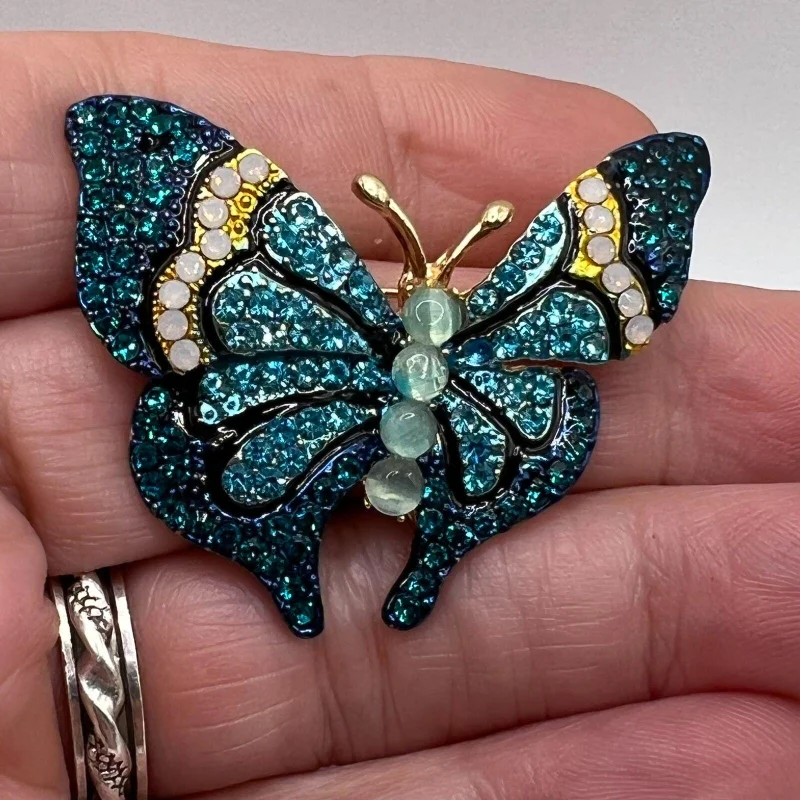 

New Retro Blue Butterfly Brooch with Fashionable Alloy Inlaid Rhinestone Crystal Badge Brooch for Women's Clothing Corsage