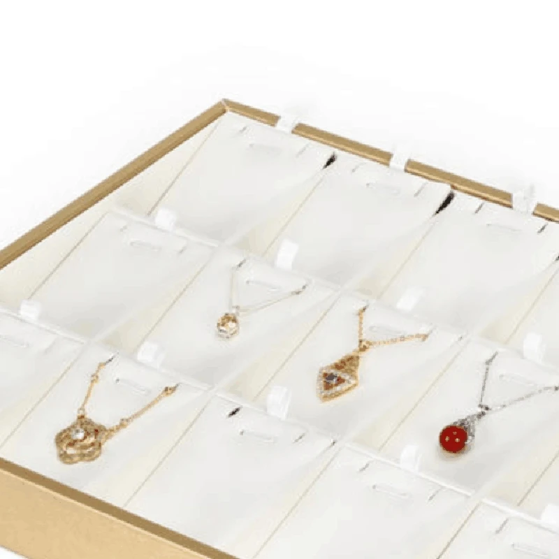 Золотая матовая табличка для демонстрации ожерелья несколько реквизитов