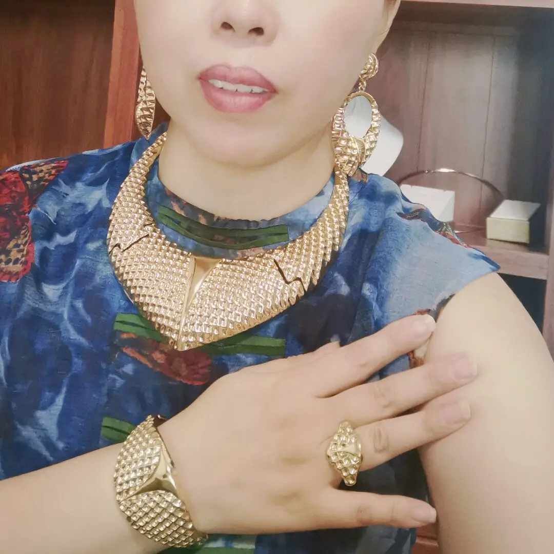 

Высококачественный позолоченный набор итальянских ювелирных изделий из 24 к серии и роскошные крупные серьги из Дубая ожерелье ювелирный н...