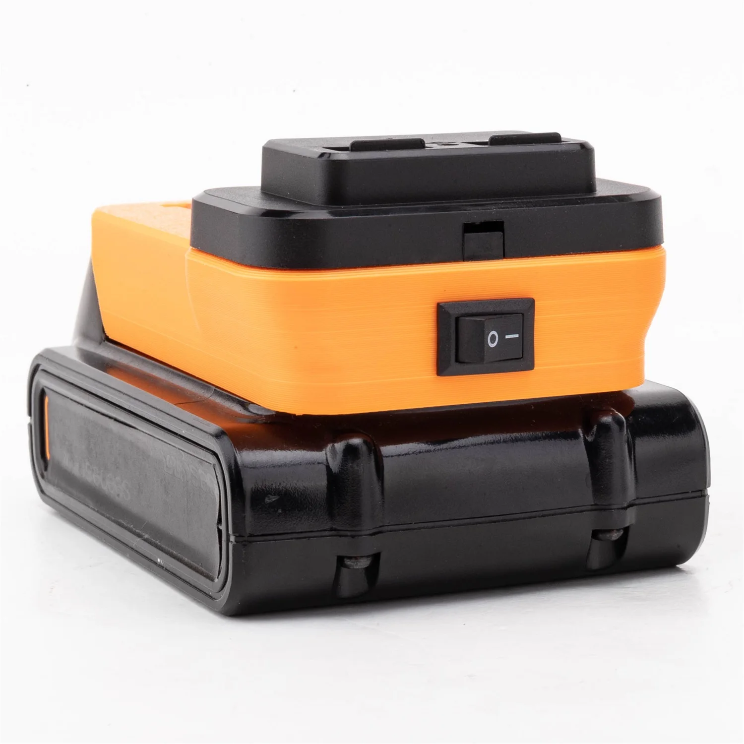 Фото Быстрое зарядное устройство для литий-ионных аккумуляторов BLACK+DECKER 20V с USB-портом PD/QC3.0 для зарядки телефона (не зарядное устройство) №3