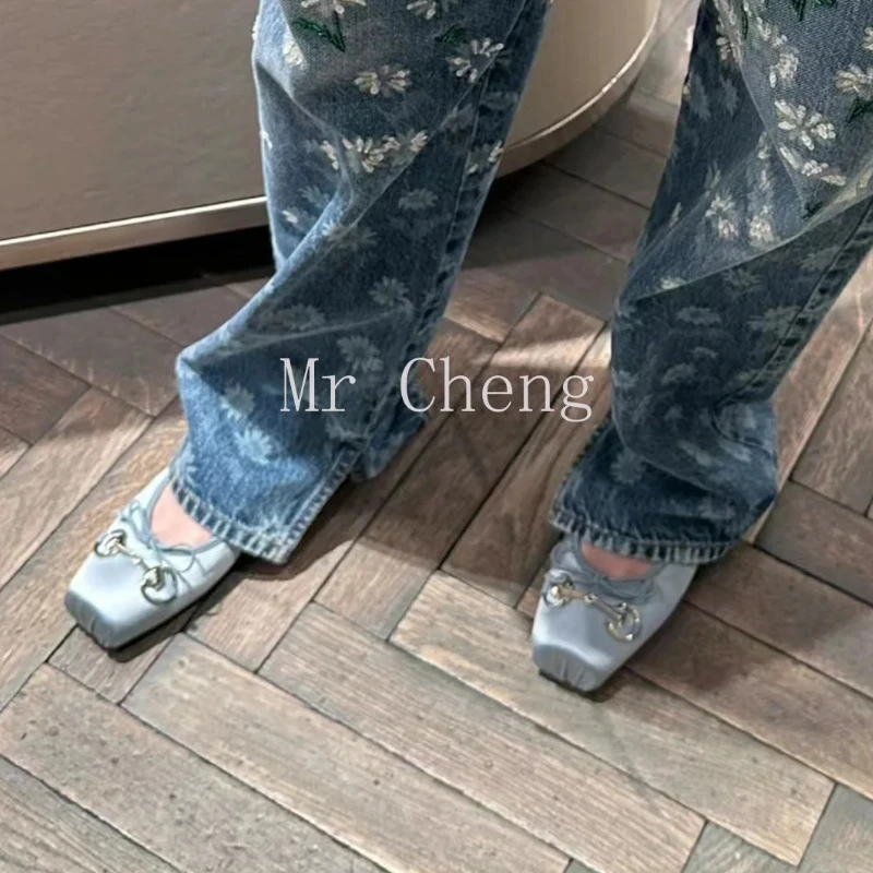 Новинка 2024 летние туфли на плоской подошве с заклепками и квадратным носком