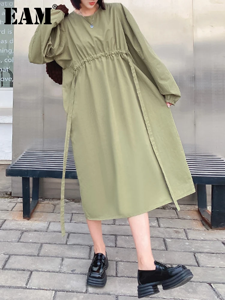 

[EAM] Women Army Green Drawstring Big Size Long Dress New Round Neck Long Sleeve Loose Fit Fashion Tide Spring Autumn 2022