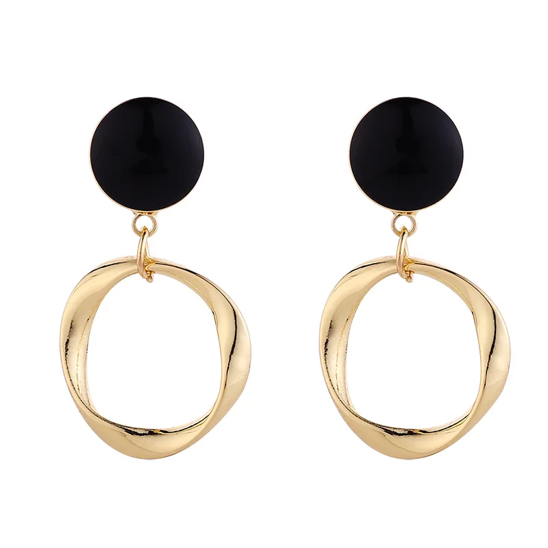 

Stylishly Luxurious Korean Clip Earring Puck Vintage for Elegant Women Simple Female Ear Clips Jewelry