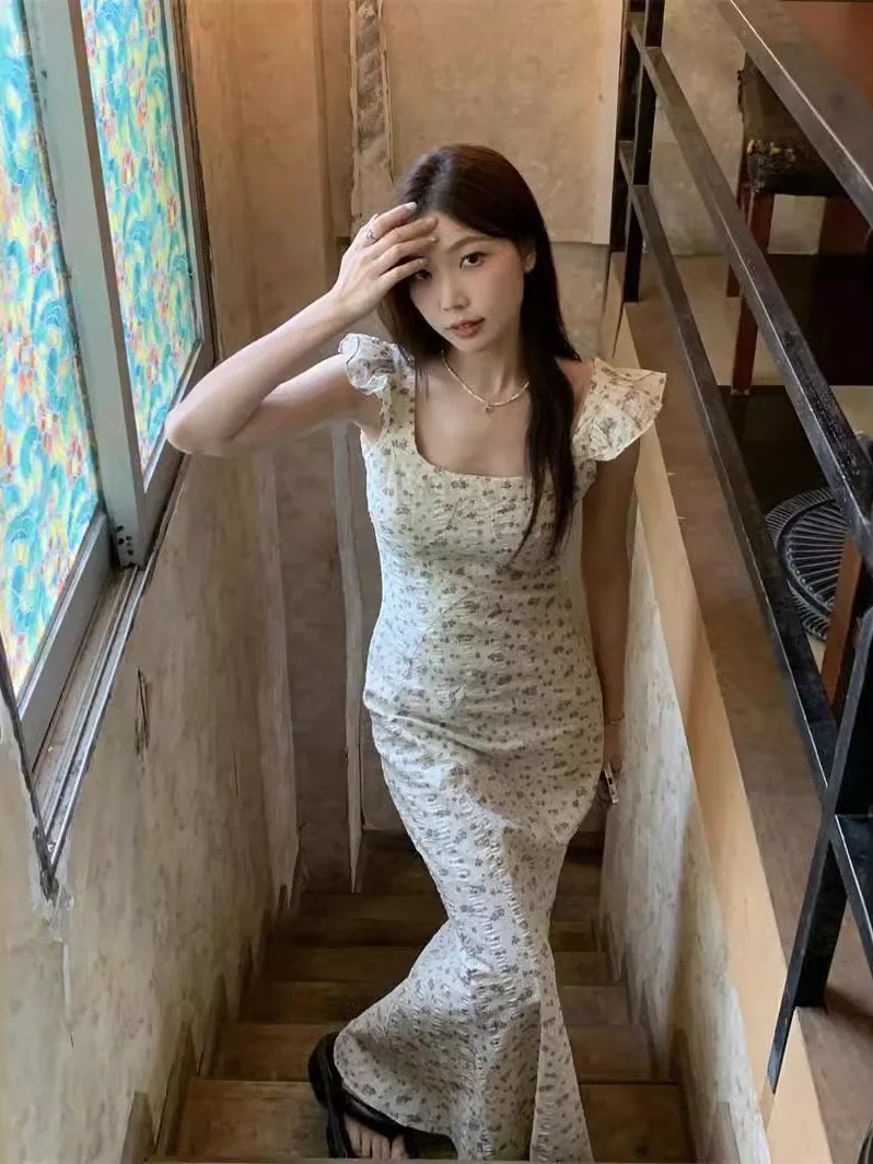 Женское длинное платье с рукавами-фонариками приталенное цветочным принтом